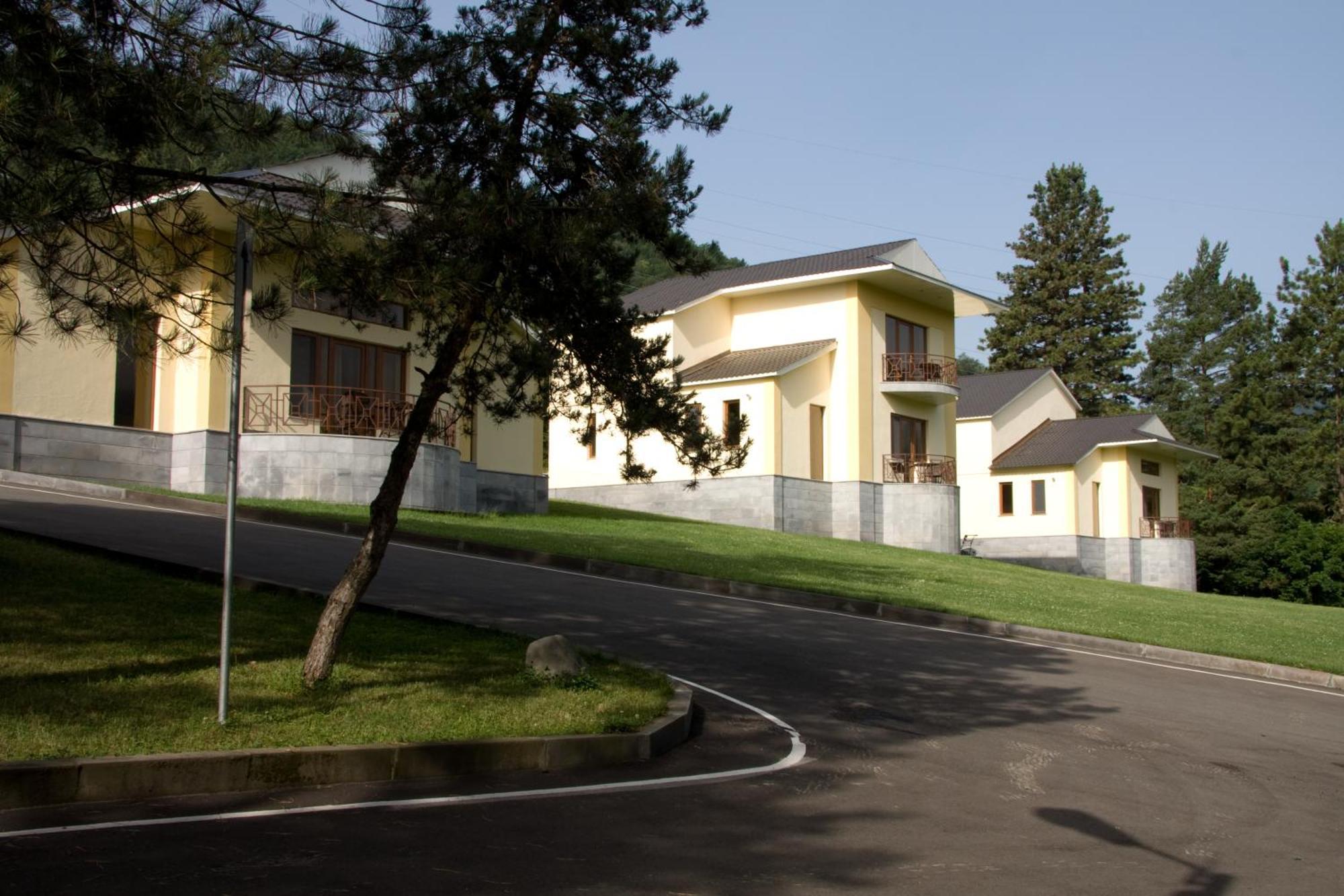 Hotel Dilijan Resort Exterior photo