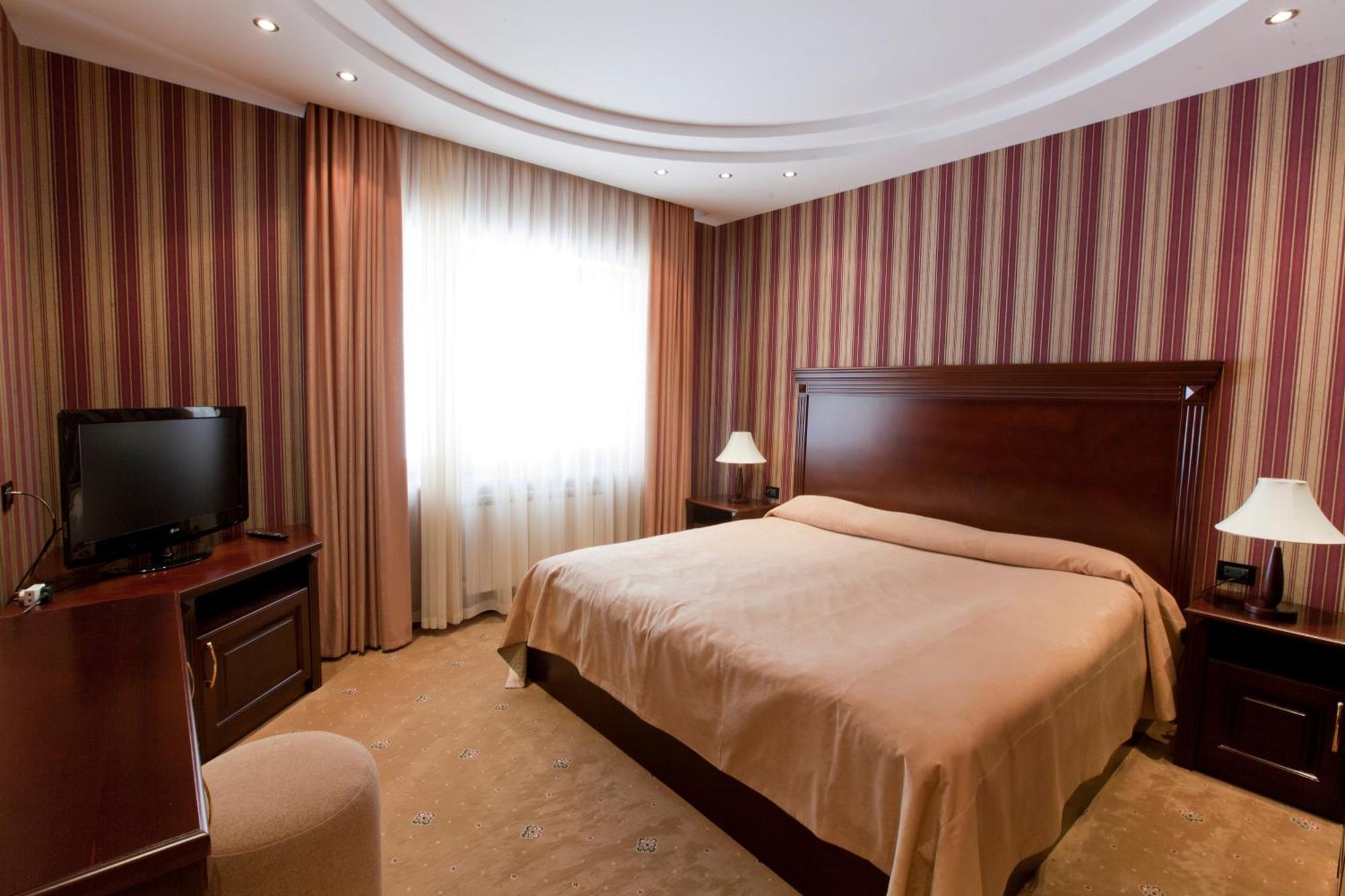 Hotel Dilijan Resort Exterior photo